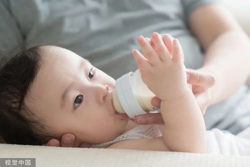 看丹觀察丨兩個(gè)人的孩子，憑什么只有一個(gè)人養(yǎng)？重塑嬰幼兒照護(hù)服務(wù)的社會(huì)共識(shí)